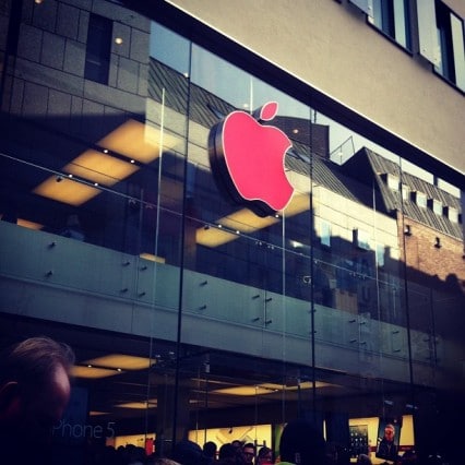 red-apple-store7