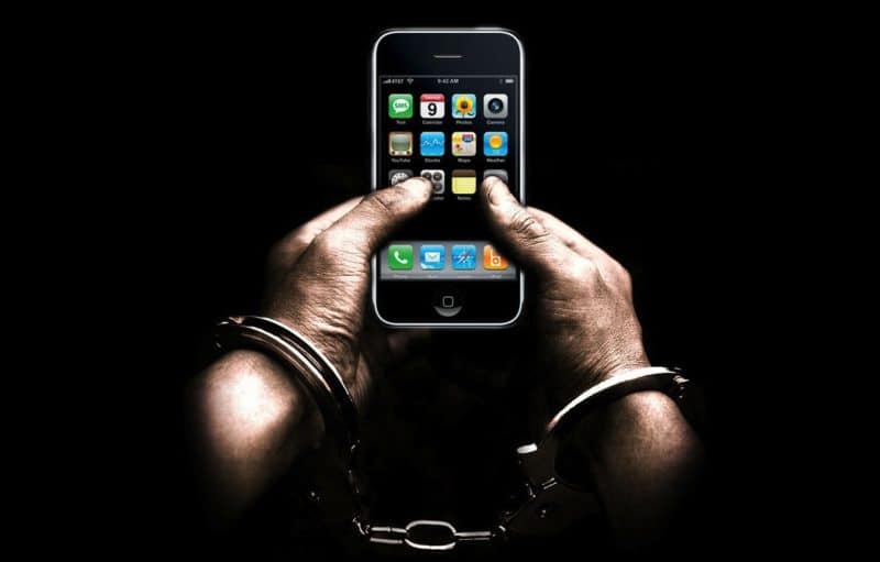 iPhone_Fetters_funny_desktop_wallpaper