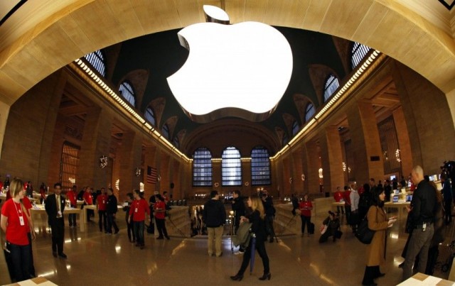 Reuteres_Apple_NYC_Grand_Central_07dec11-878x554