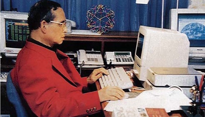thai-king-with-macintosh-se-welovekingth-cover