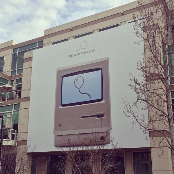 Apple_Mac_-anniversary_party_2