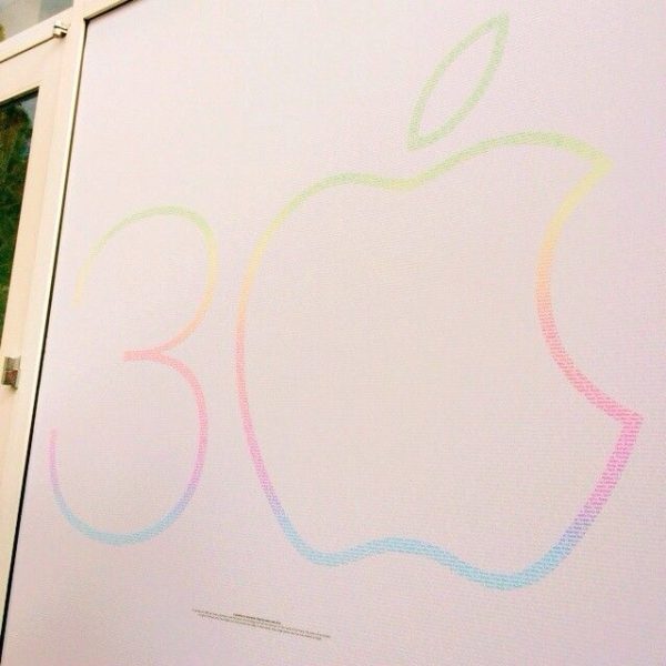 Apple_Mac_-anniversary_party_6