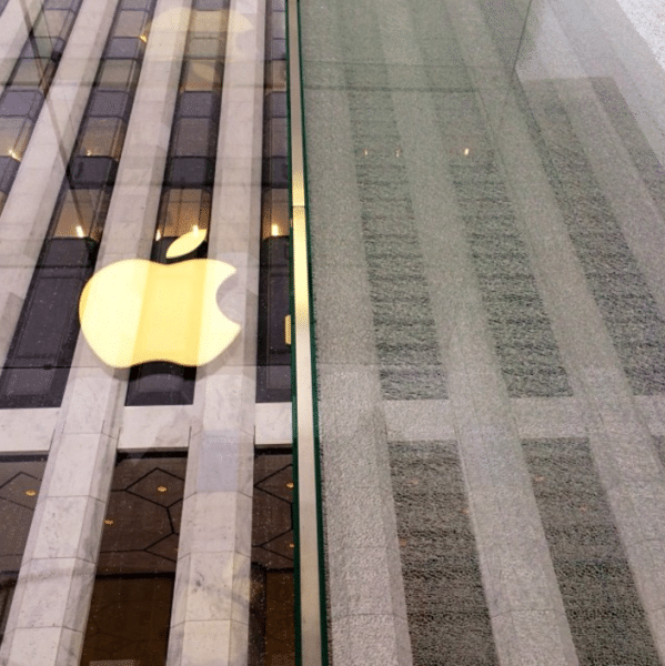 apple-store-5th-avenue-accident-by-snowblower2