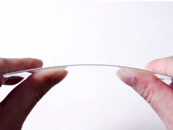 leaked-video-of-what-could-be-the-iphone-6s-flexible-sapphire-screen-cover