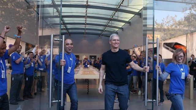 iphone-6-launch-world-wide-in-picture-tim-cook