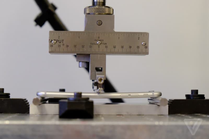 iphone-6-plus-bending-test-machine-2