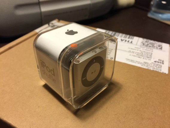 apple-online-store-thailand-send-ipod-shuffle-as-gift-for-user