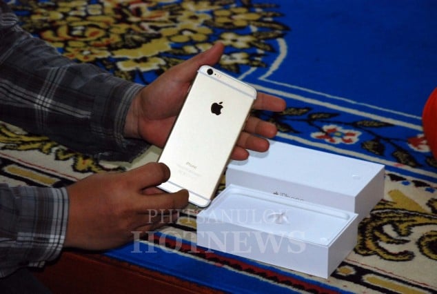 phitsanulok-temple-to-gift-5-of-iphone-6-for-charity-event