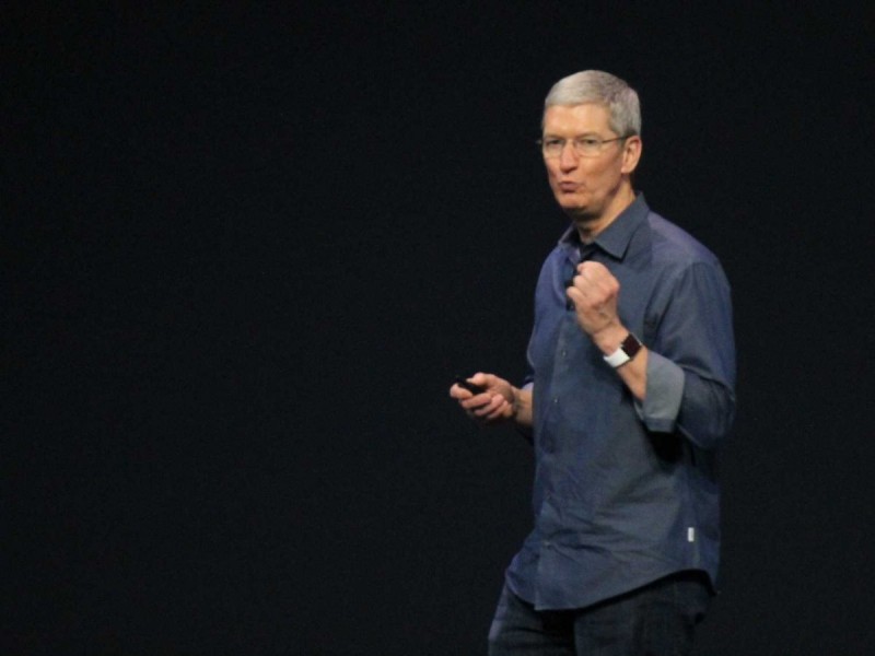 tim-cook-iwatch-3-1
