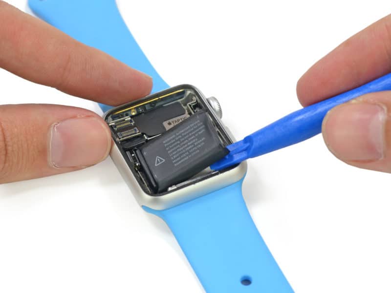 inside-apple-watch-with-mystery-port-and-205-battery-mah-2