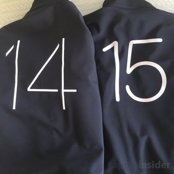 ด้านหลังเสื้อ สกรีนเลข 15 ตัวใหญ่ด้วยฟ้อนต์ San Francisco