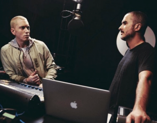 ดีเจ Zane Lowe สัมภาษณ์ Eminem ในรายการทาง Beats 1