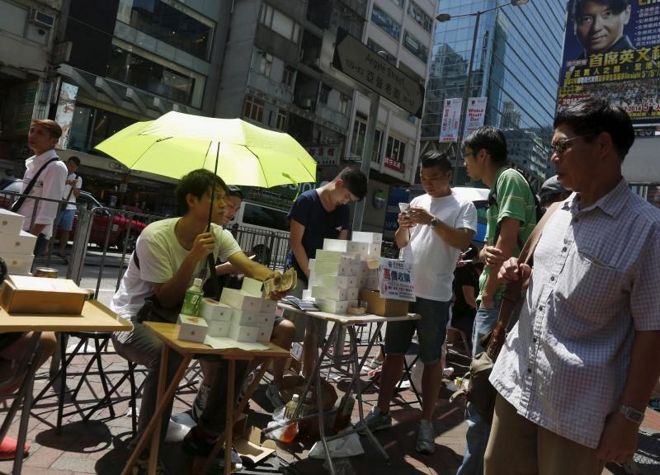 iphone-6s-launch-queue-world-2