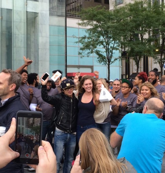 iphone-6s-launch-queue-world-4
