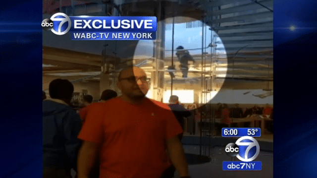 sword-man-fifth-avenue-apple-store