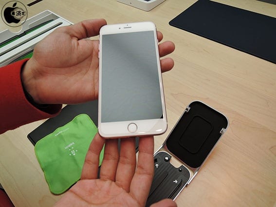 apple-retail-store-screen-protector-program-machine-2