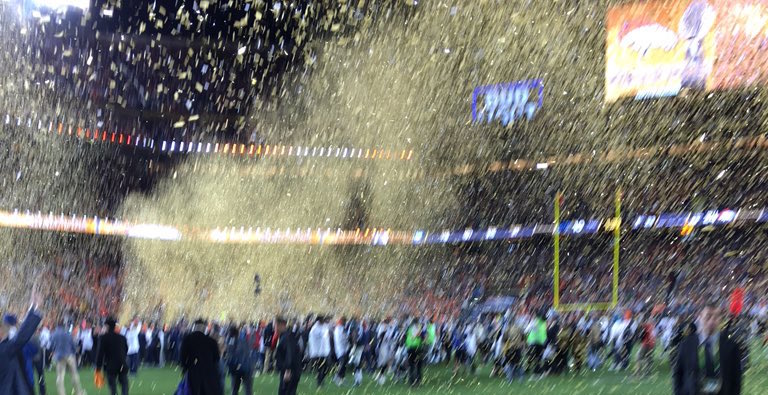 tim-cook-blur-super-bowl-from-iphone