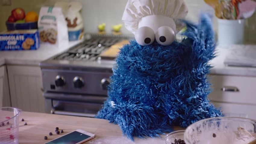 apple-new-iphone-6s-ads-siri-eye-free-feature-cookie-monster-from-sesame-street