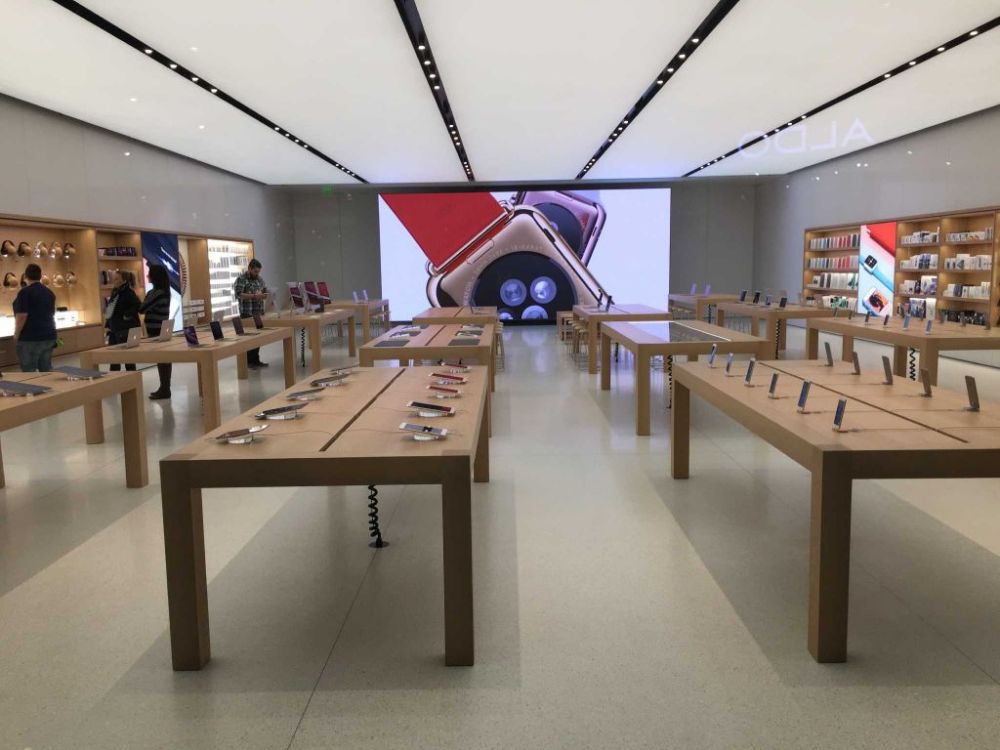 next-generation-apple-store-in-memphis-features-custom-37-foot-display-1