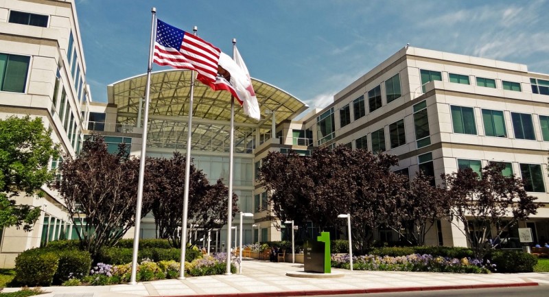 apple-headquarters-one-infinite-loop-cupertino-1-e1461775176792