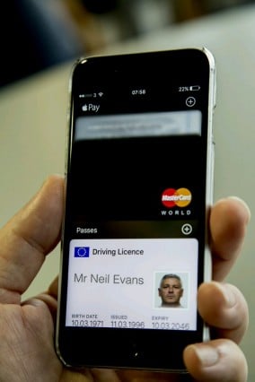iphone_driving_license_wallet