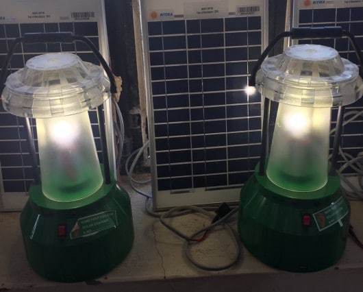 solar_lamp_india_school
