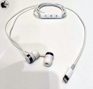 Lightning-to-audio-adapter-image-002