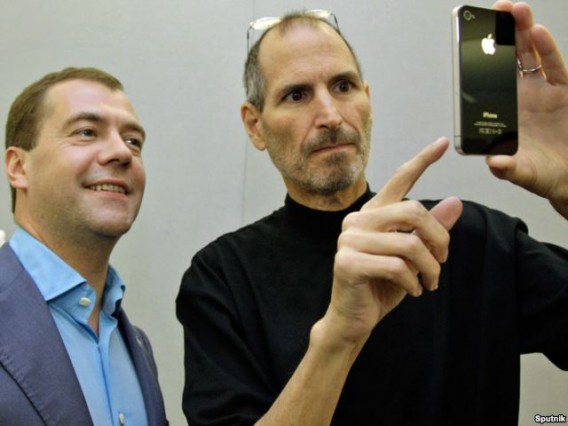 Jobs_selfie_with_ru_president