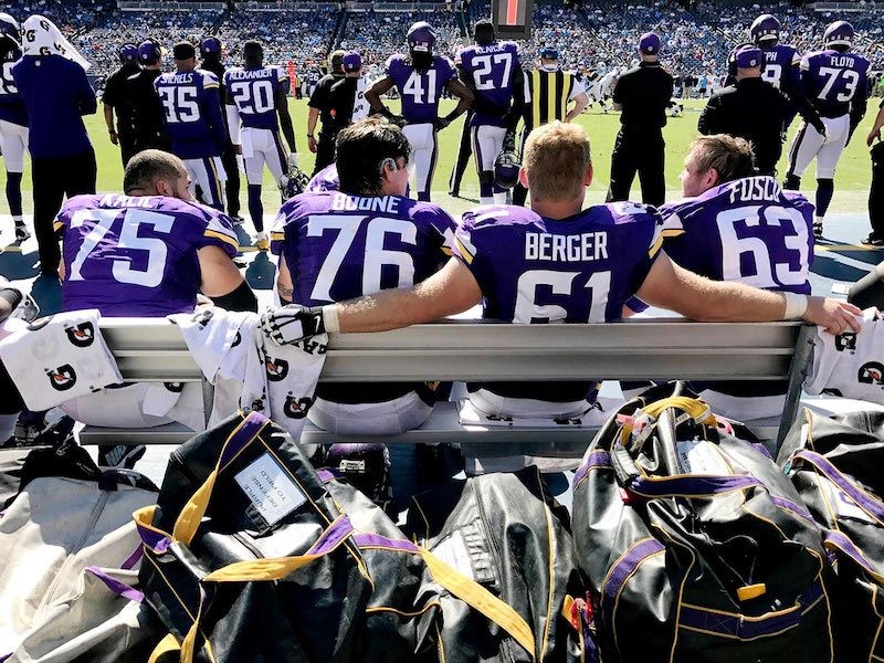 2016-0911-tennessee-titans-minnesota-vikings-game-iphone-7-plus-si537_tk1_02777-800x600