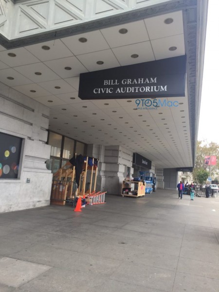 apple-keynote-decorations-bill-graham-civic-center-iphone-7-event-5