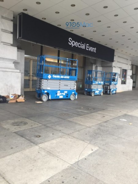 apple-keynote-decorations-bill-graham-civic-center-iphone-7-event-9