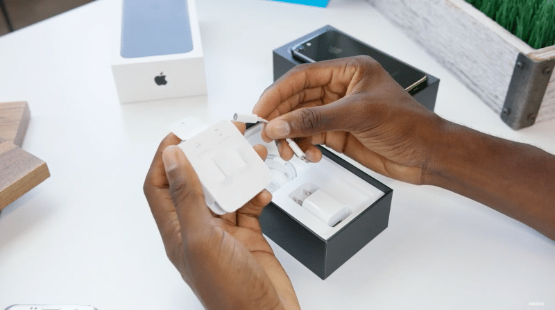 unbox-iphone-7-plus-jet-black6