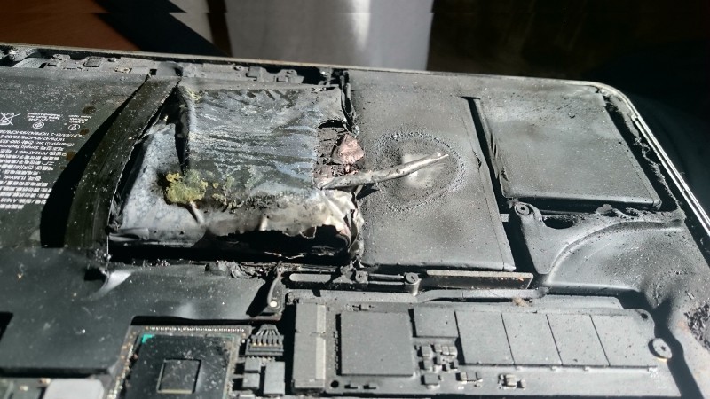 2015-macbook-pro-retina-exploded 2