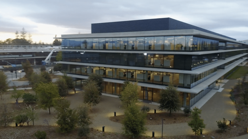 new-apple-park-drone-footage-reveals-occupied-research-and-development-building-landscaping-progress-4