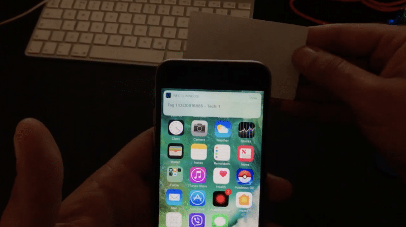 iphone-hacked-to-work-with-nfc-devices-video