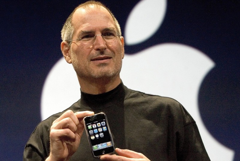 steve-jobs-iphone