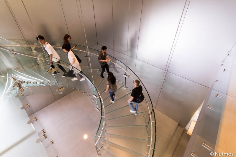 apple-shinsaibashi-glass-stair