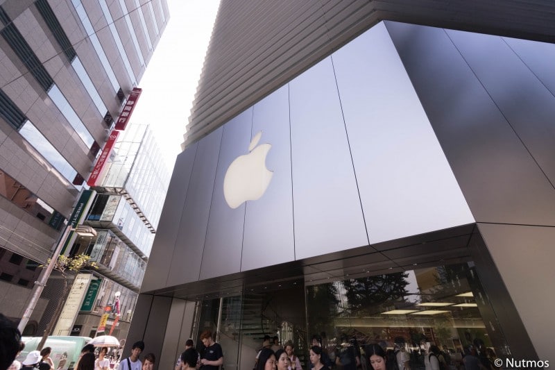 in-front-of-apple-shinsaibashi-2