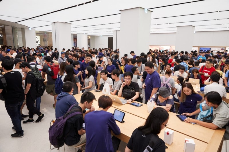 nso-taipei-opening-crowd-inside
