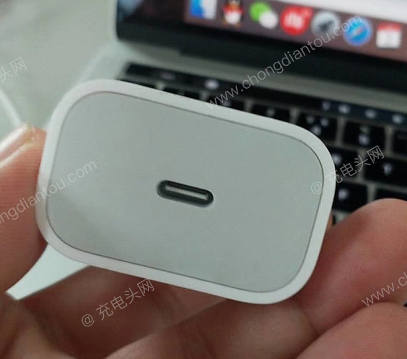 apple_18w_charger_port