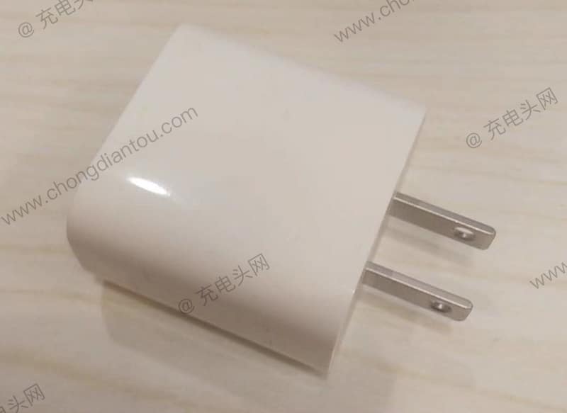 apple_18w_charger_side