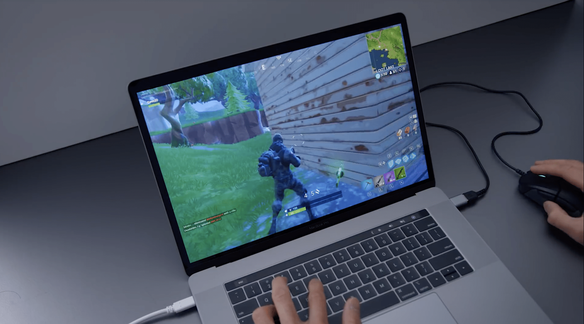 apples-new-core-i9-macbook-pro-allegedly-overheats-under-load-leading-to-significant-throttling-video 2