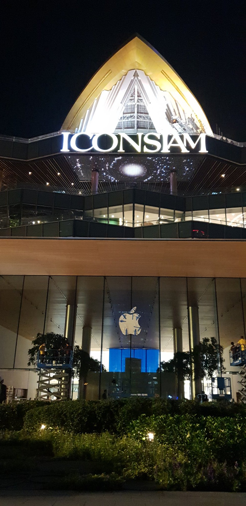 apple-iconsiam-inside