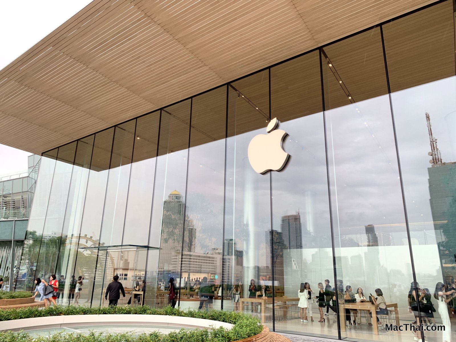 เคลียร์ข้อสงสัยกับ Apple Store ที่ Iconsiam การส่งซ่อม, เครื่องนอกเค