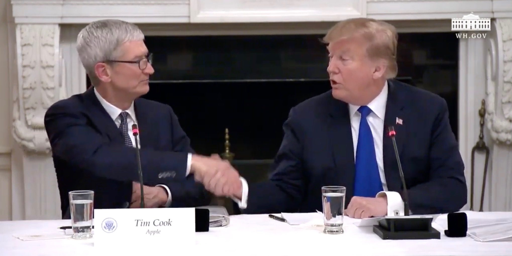 Tim-Cook-Donald-Trump-handshake