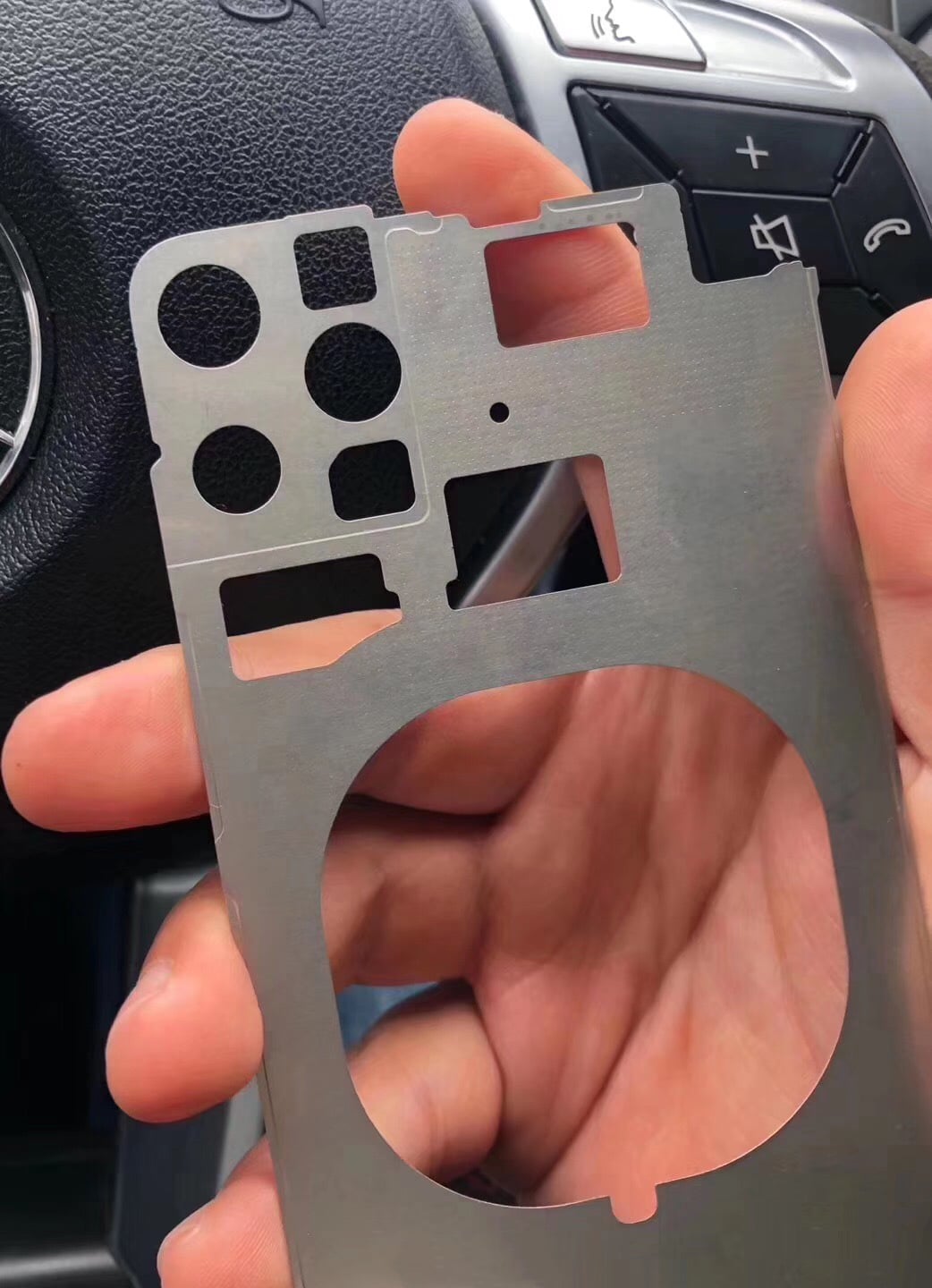 iphone-chassis-part-with-cutouts-for-triplelens-camera-allegedly-leaked