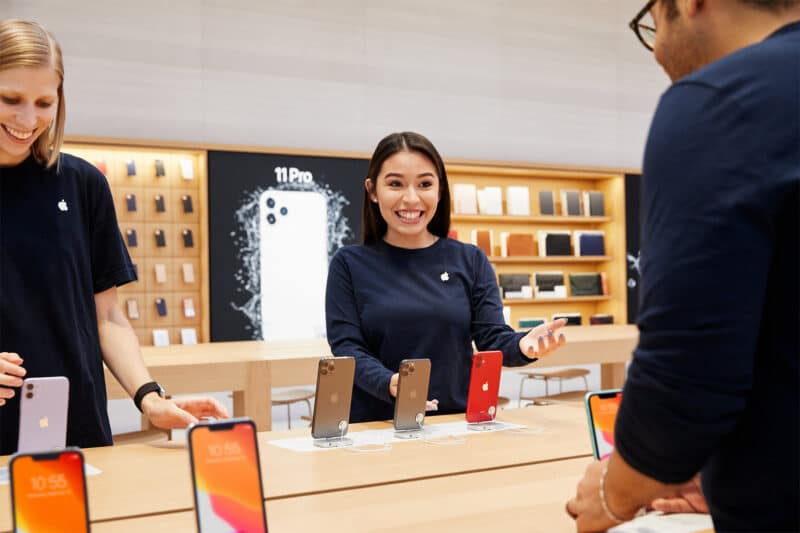 Apple-Store-fifth-avenue-new-york-apple-team-members-prepare-store-091919