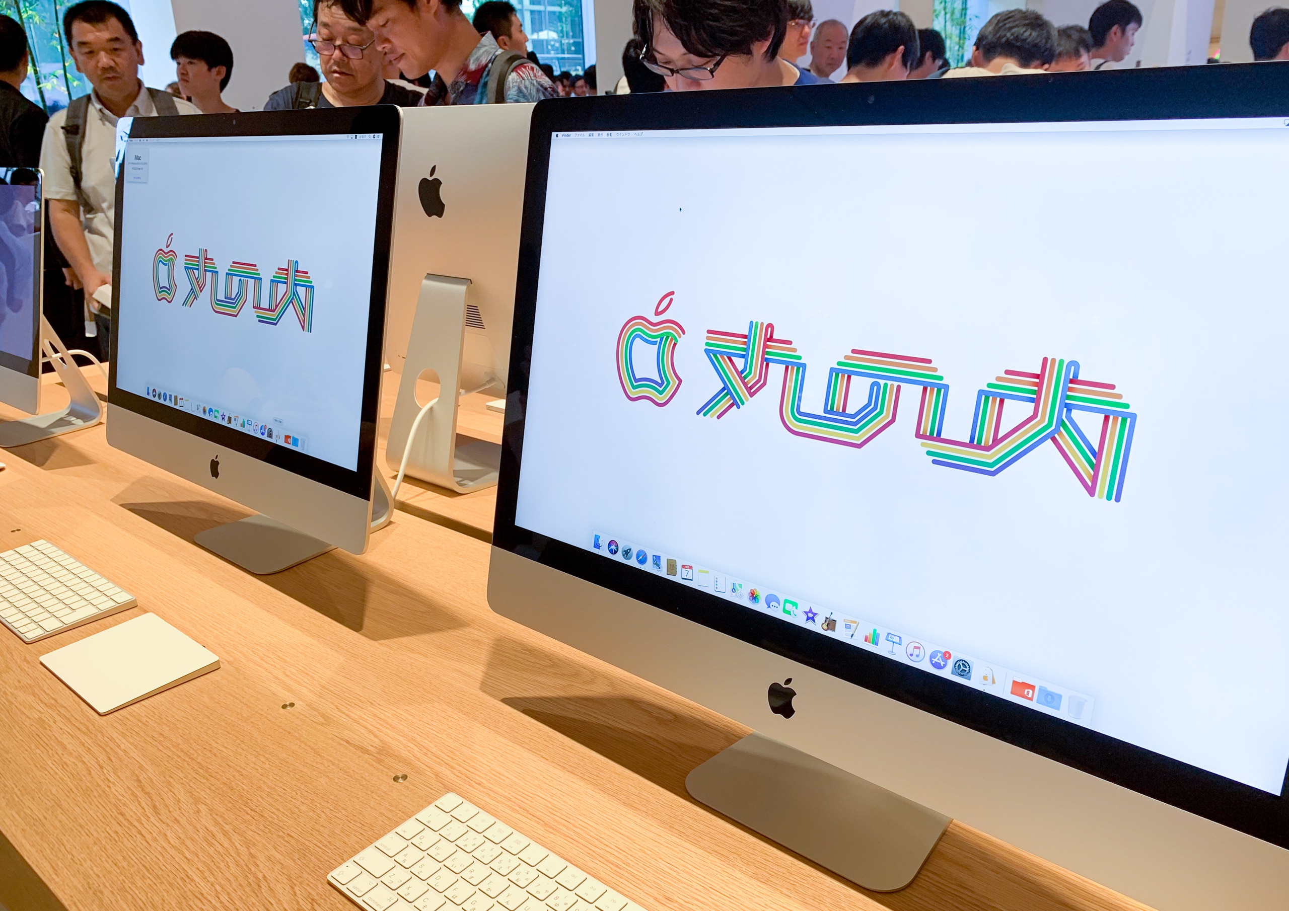 apple_marunouchi_imacs