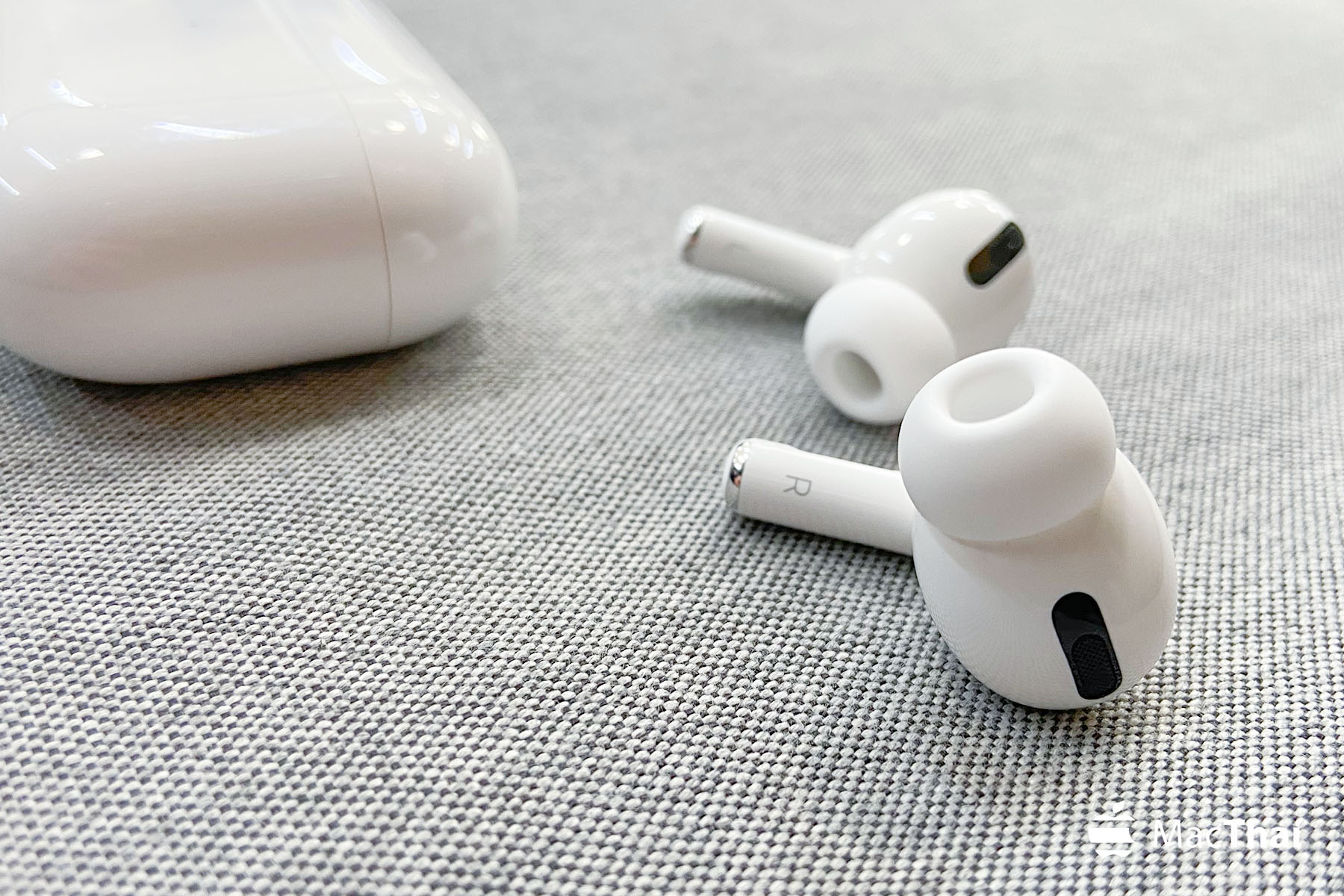 airpods-pro-4