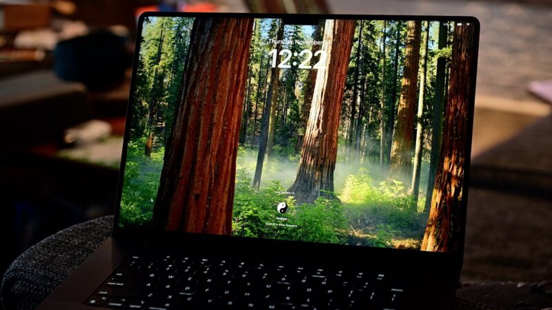 [ลือ] MacBook Pro ชิป M6 มาพร้อมจอ OLED แบบสัมผัสและกล้องเจาะรู